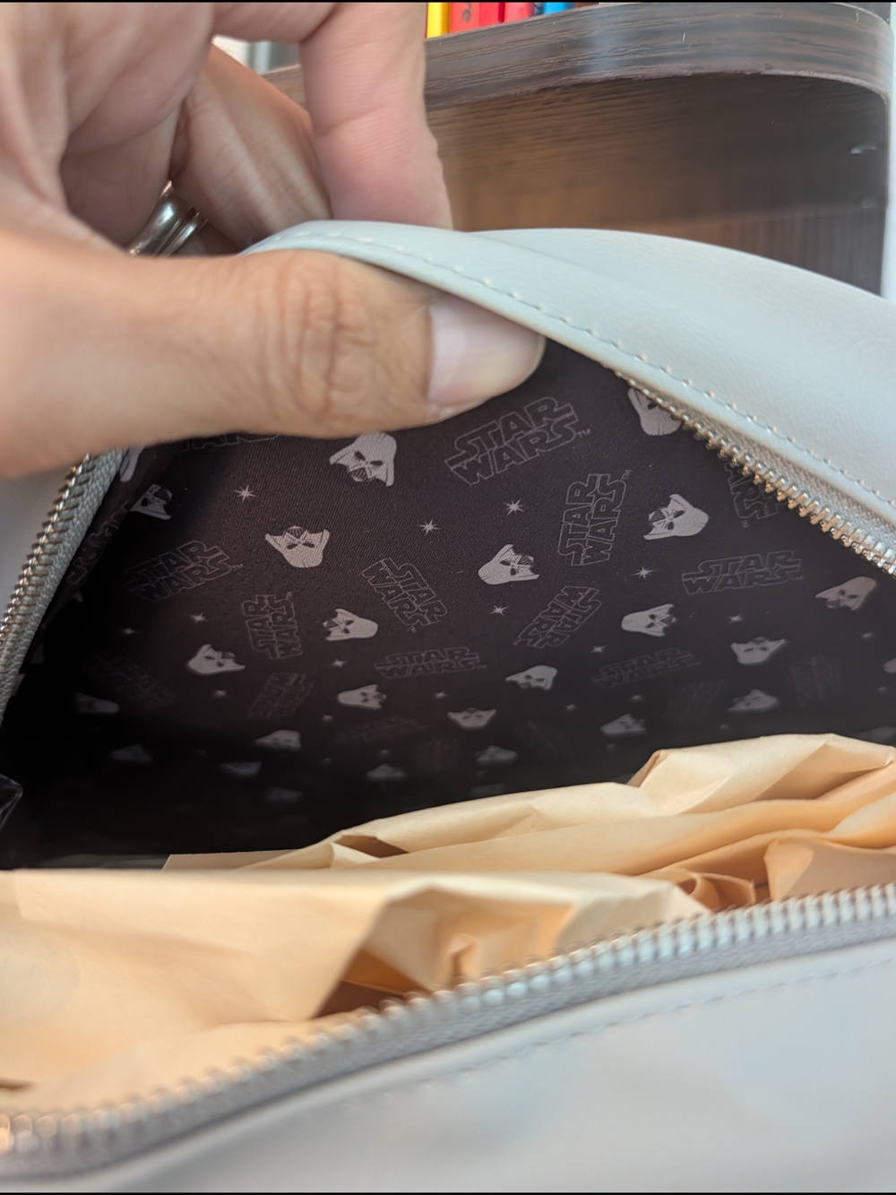 Star Wars White Round Crossbody with Stormtrooper Lined Interior - Picture 4 of 4